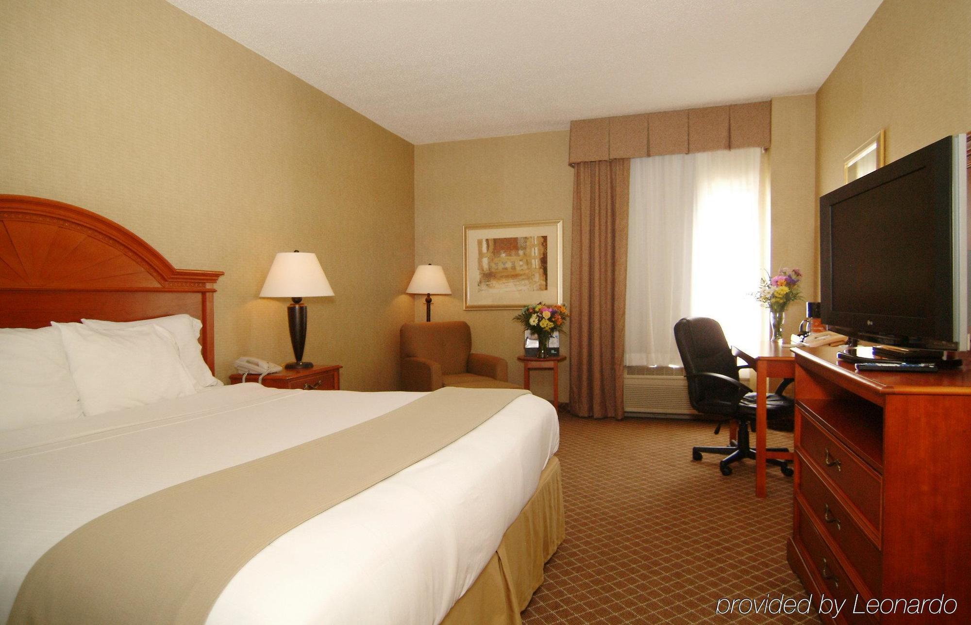 Holiday Inn Express Hotel & Suites Cedar Rapids I-380 At 33Rd Avenue, An Ihg Hotel Dış mekan fotoğraf